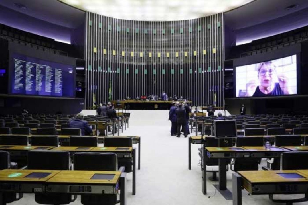 Câmara aprova PEC Emergencial e retira direito de servidores